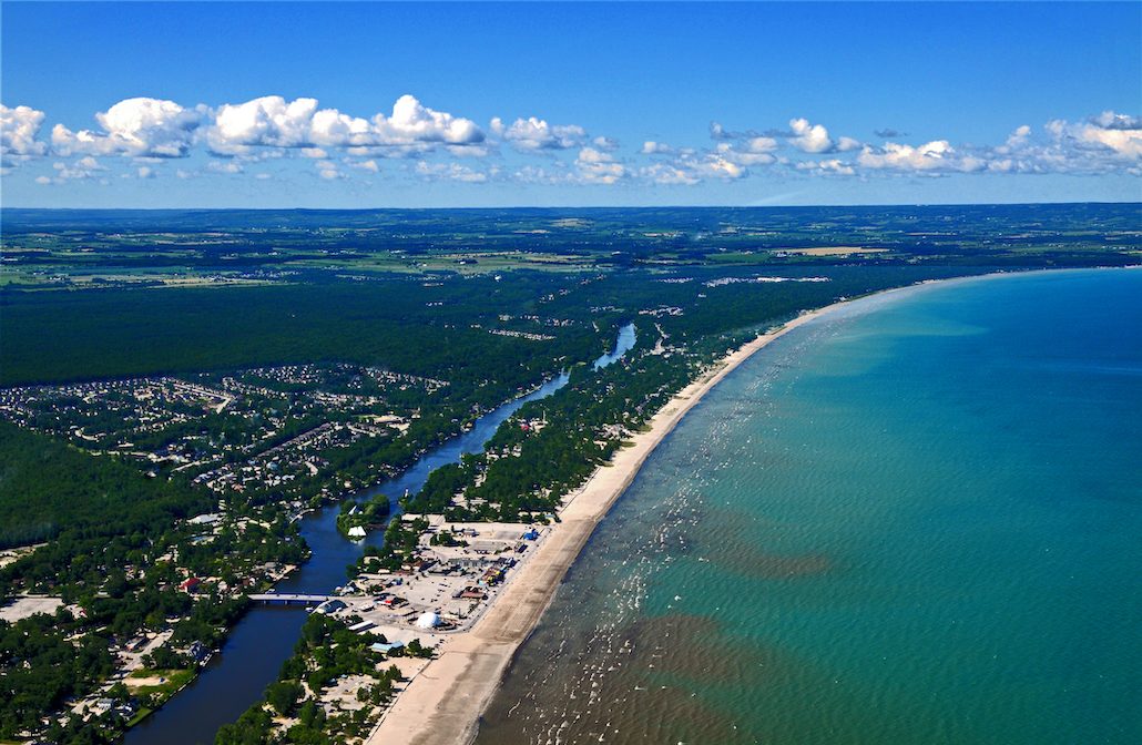 Wasaga Beach cityscape and real estate market